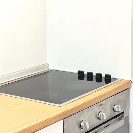 Bright 2-bedroom With Balcony And Parking *