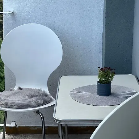 Apartment Bright 2-bedroom With Balcony And Parking *