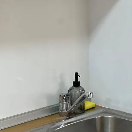 Bright 2-bedroom With Balcony And Parking 사라예보