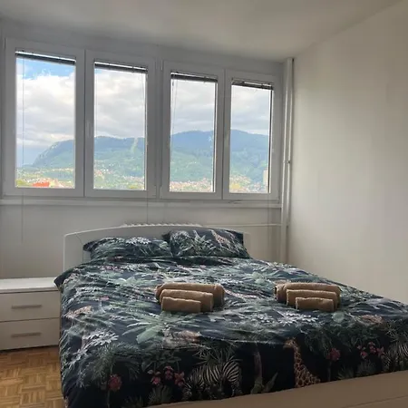 Bright 2-bedroom With Balcony And Parking 아파트 사라예보