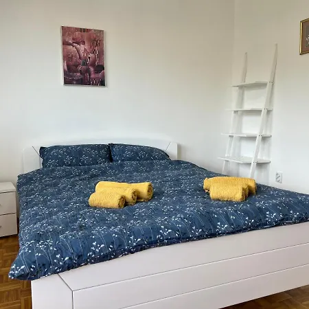 Bright 2-bedroom With Balcony And Parking 아파트 *