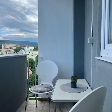 아파트 Bright 2-bedroom With Balcony And Parking