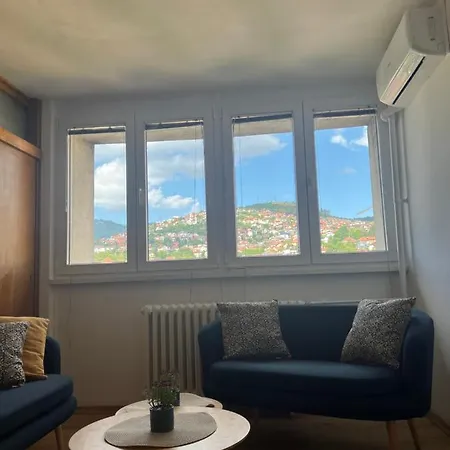 Bright 2-bedroom With Balcony And Parking 사라예보